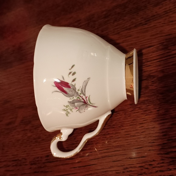 Vintage Royal Stafford Roses To Remember Footed Tea Cup and Saucer b150 - Picture 3 of 6